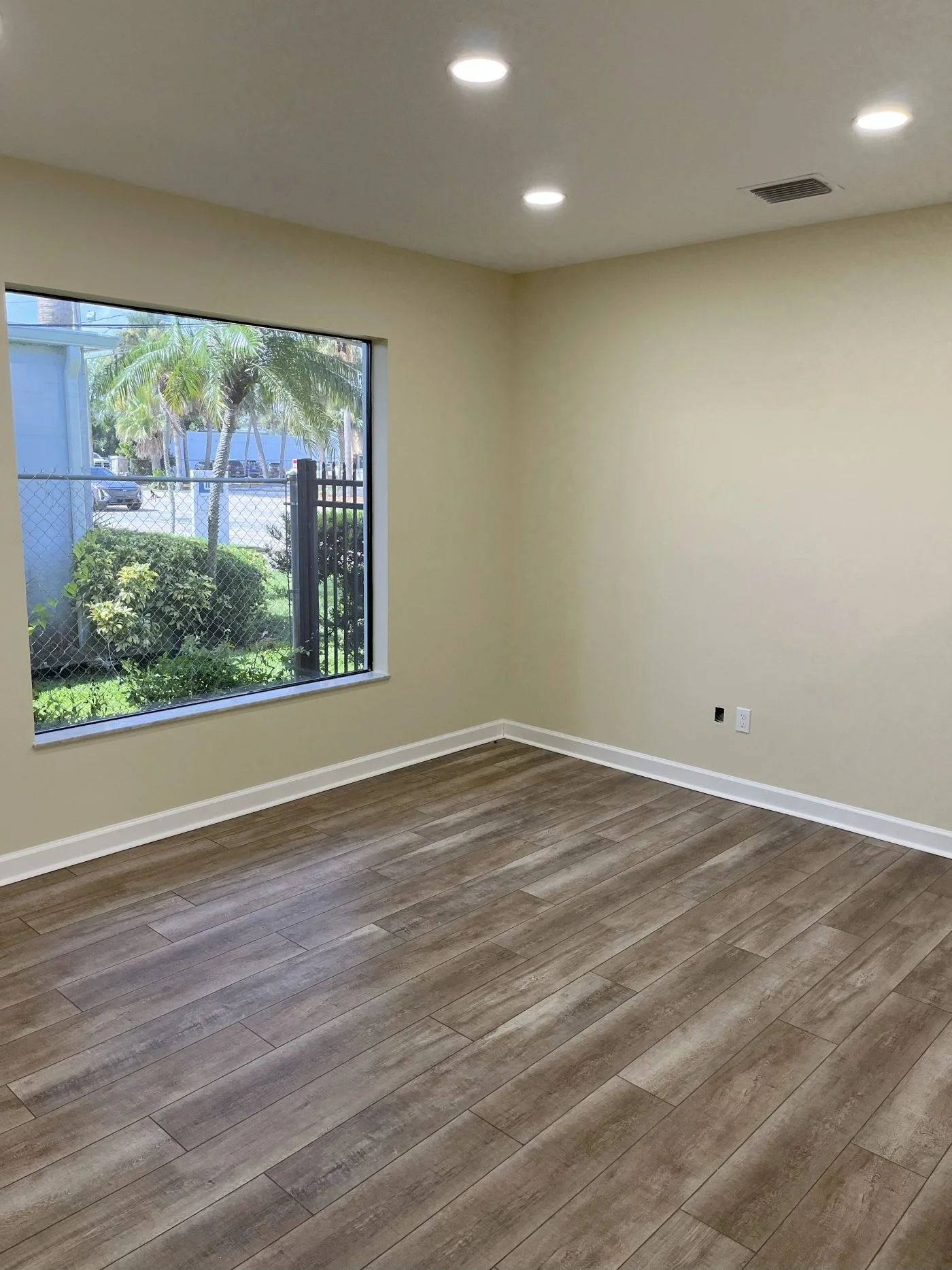 Photo-3 of 420 N Halifax Ave, Daytona Beach, FL 32118