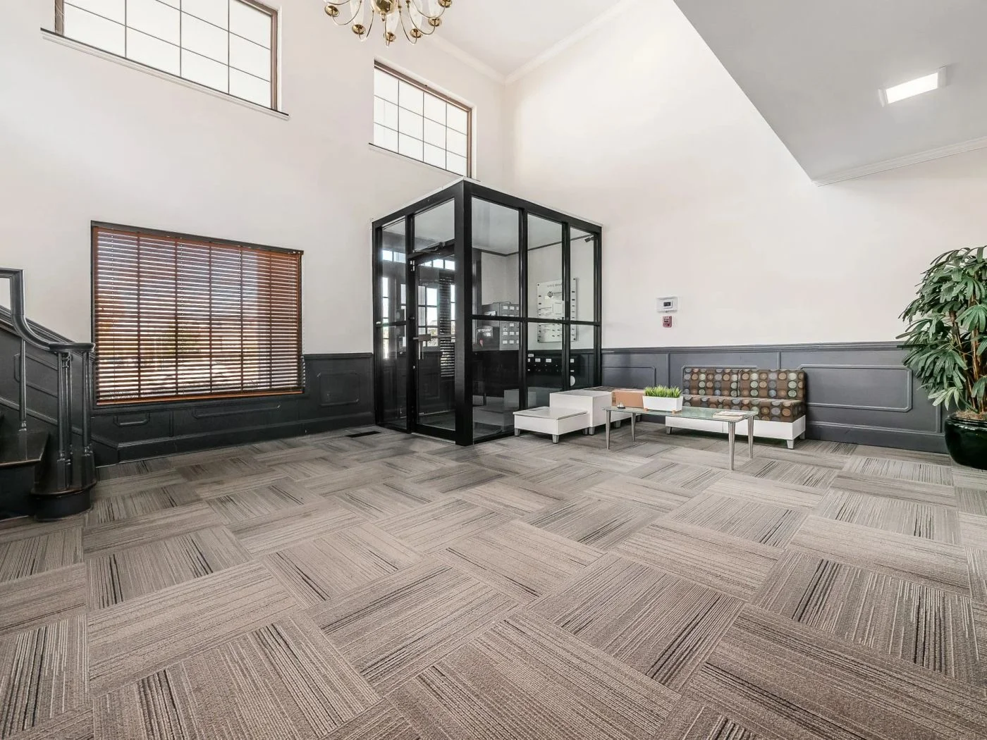 Photo 2 of 1015 E Broad St, Columbus, OH 43205