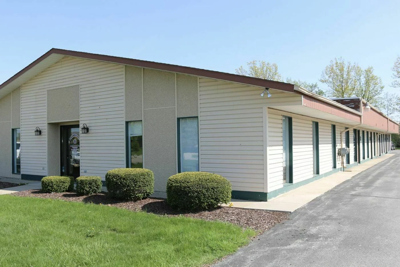 Photo 3 of 3175 Christy Way S, Saginaw, MI 48603