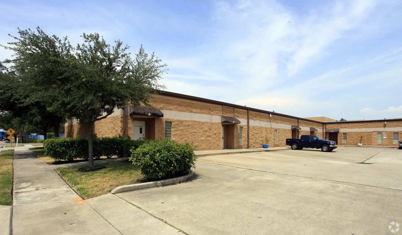 Photo 3 of 5411 Brookglen Dr, Houston, TX 77017