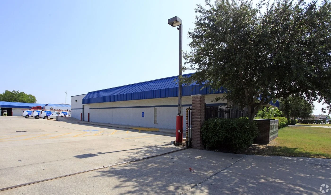 Photo 3 of 9361 Winkler Dr, Houston, TX 77017