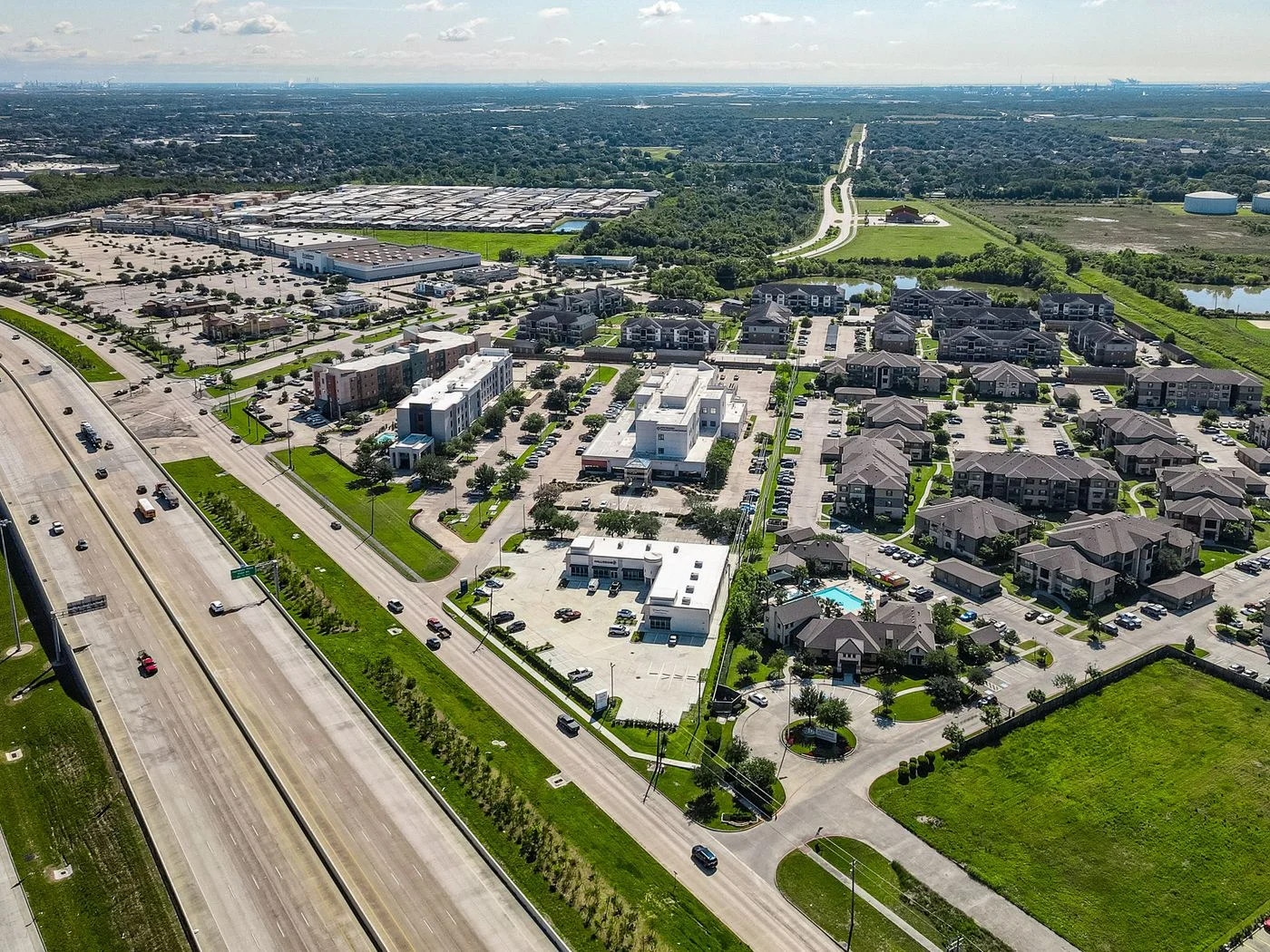 Photo 3 of 4805 E Sam Houston Pkwy S, Pasadena, TX 77505