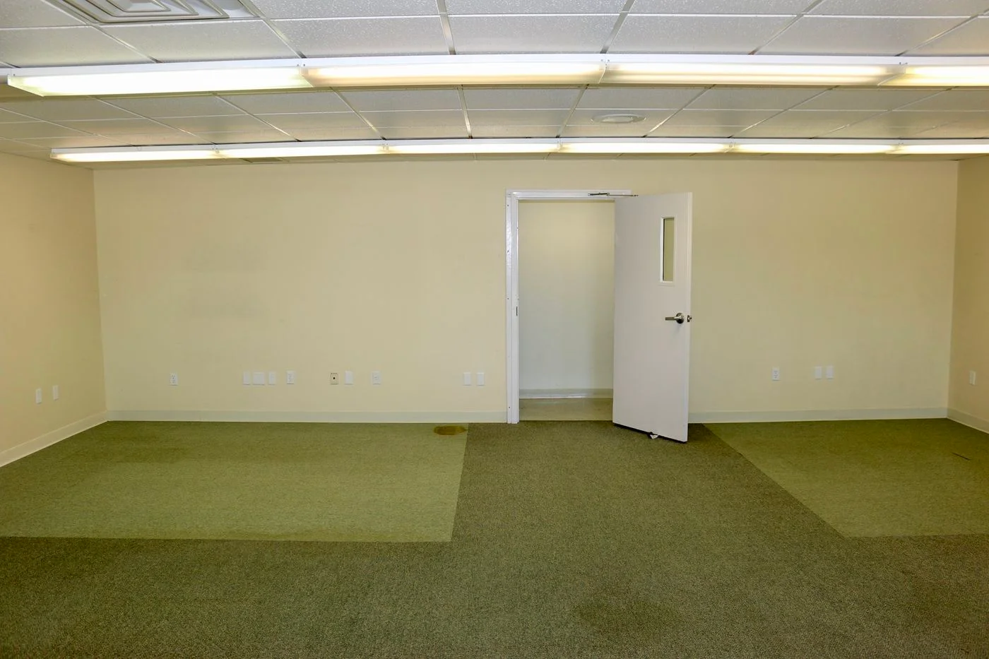 Photo 2 of 1821 Austin St, Midland, MI 48642