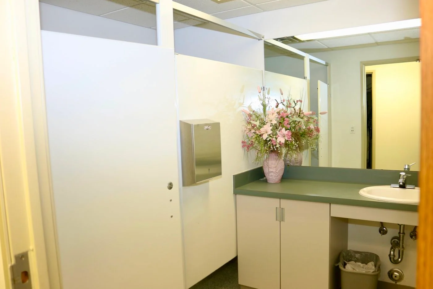 Photo 2 of 1821 Austin St, Midland, MI 48642