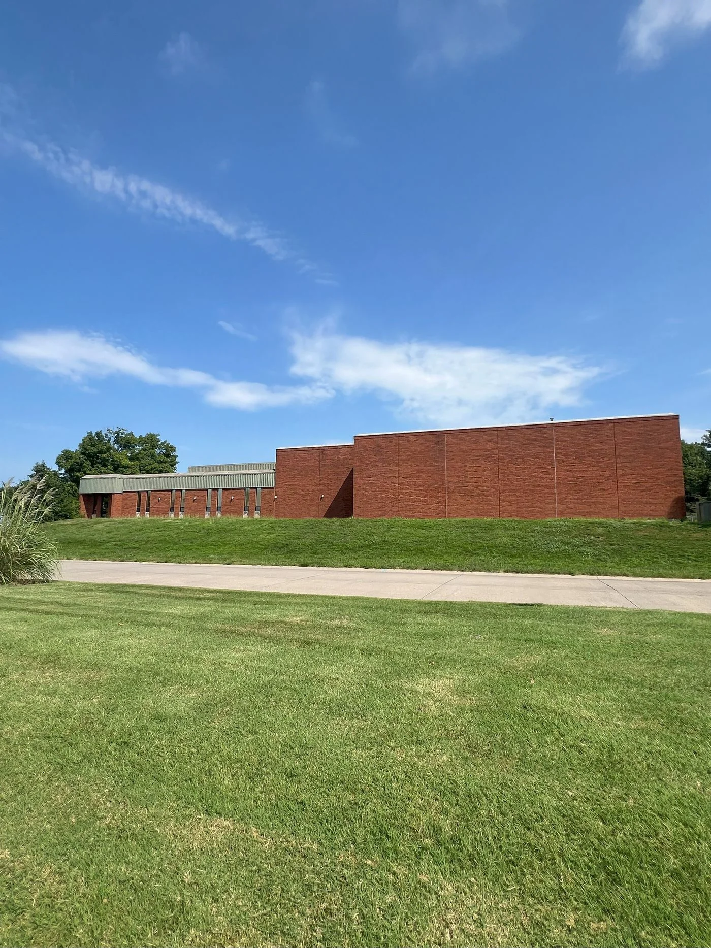 Photo 1 of 2331 Millpark Dr, Maryland Heights, MO 63043