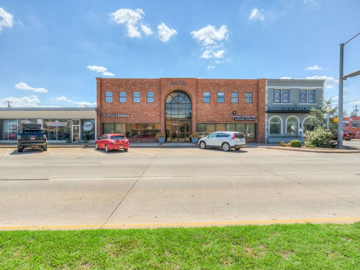 Photo 2 of 6656 NW 39th Expy, Bethany, OK 73008