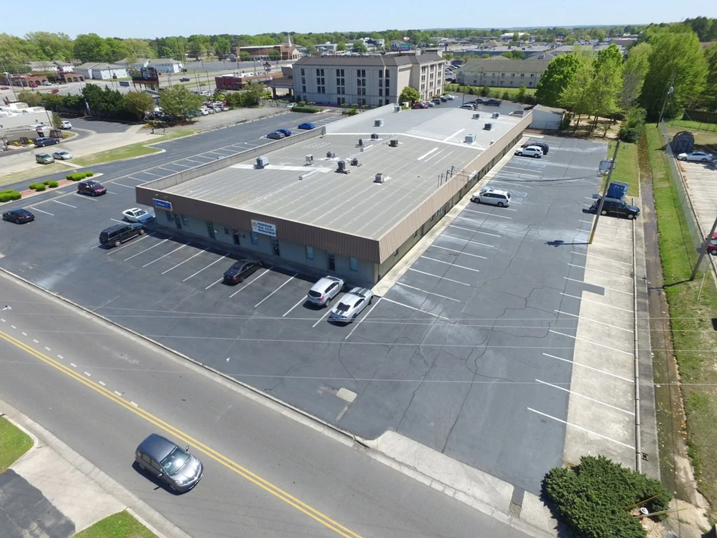 Photo-1 of 2119 Westmead Drive SW, Decatur, AL 35603