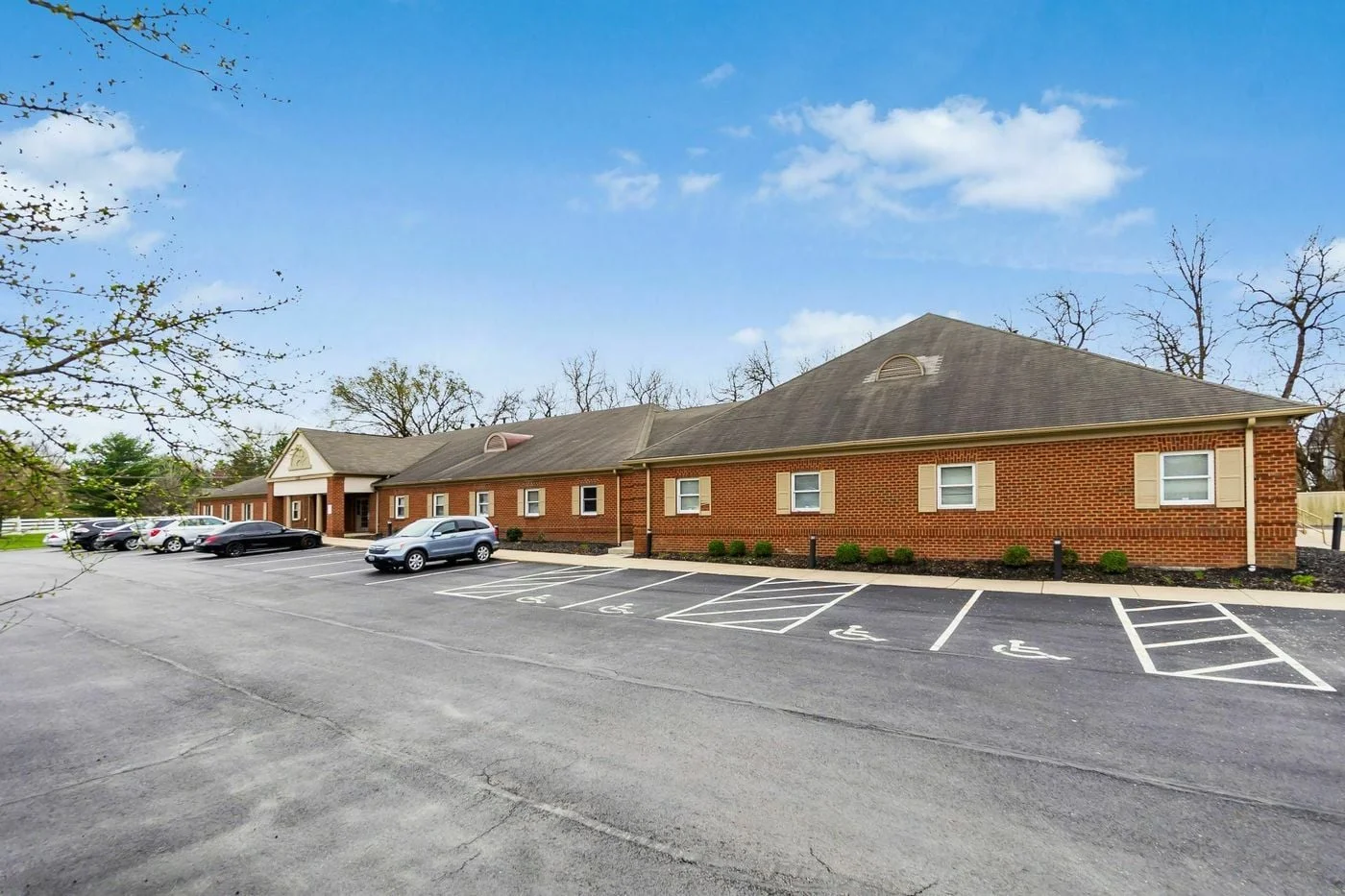 Photo 2 of 1329 Cherry Way Dr, Gahanna, OH 43230