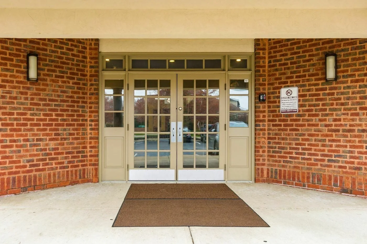 Photo 3 of 1329 Cherry Way Dr, Gahanna, OH 43230