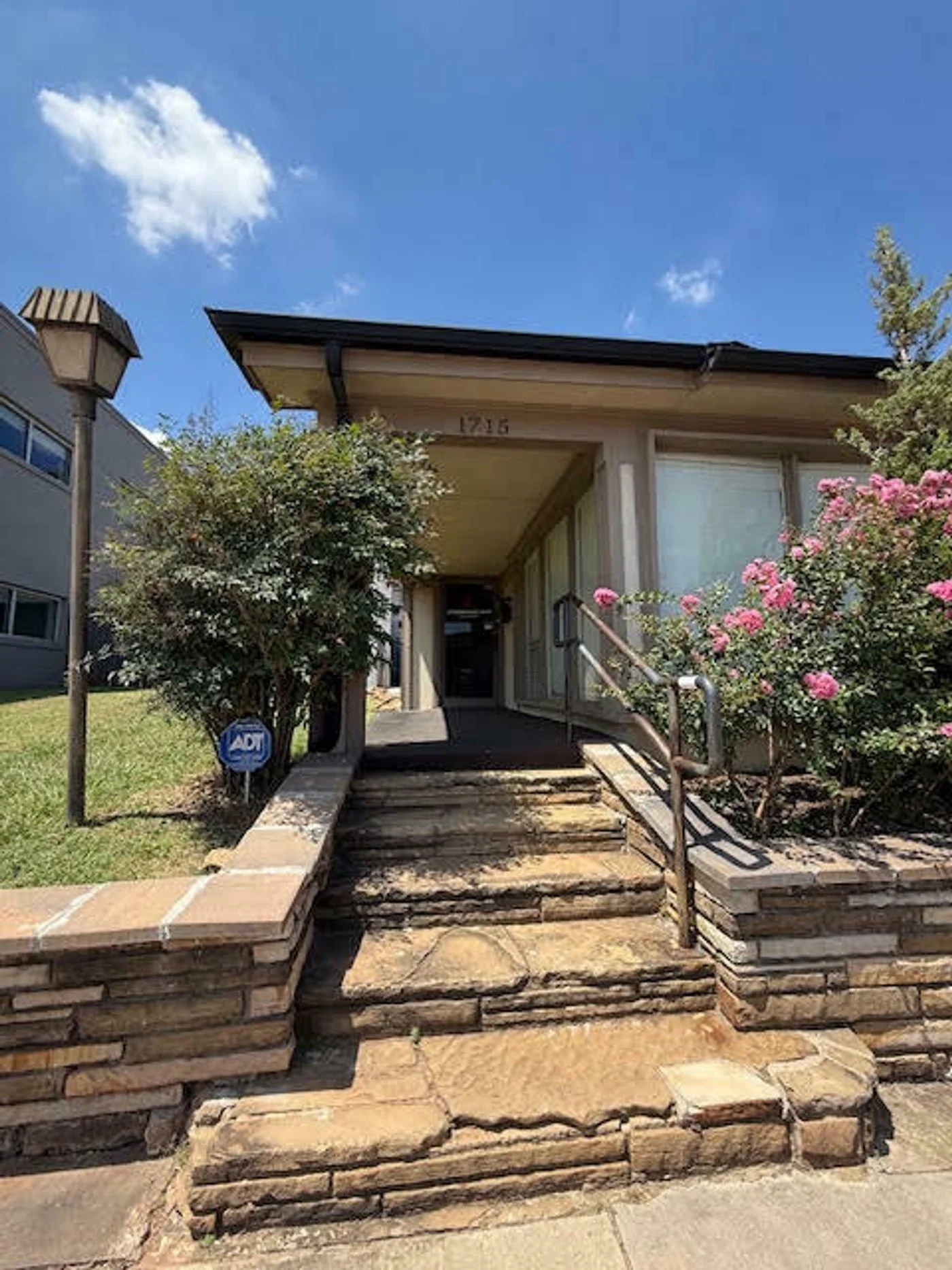 Photo 2 of 1715 N Broadway Ave, Oklahoma City, OK 73103