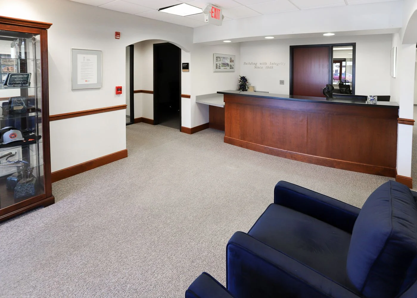 Photo 2 of 1611 Henthorne Dr, Maumee, OH 43537