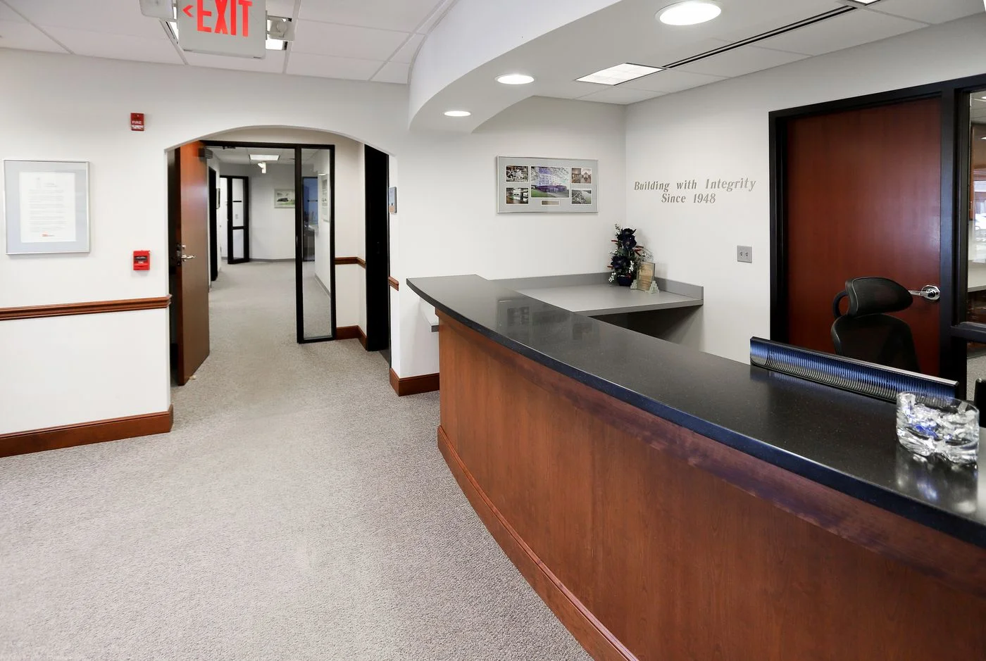 Photo 3 of 1611 Henthorne Dr, Maumee, OH 43537