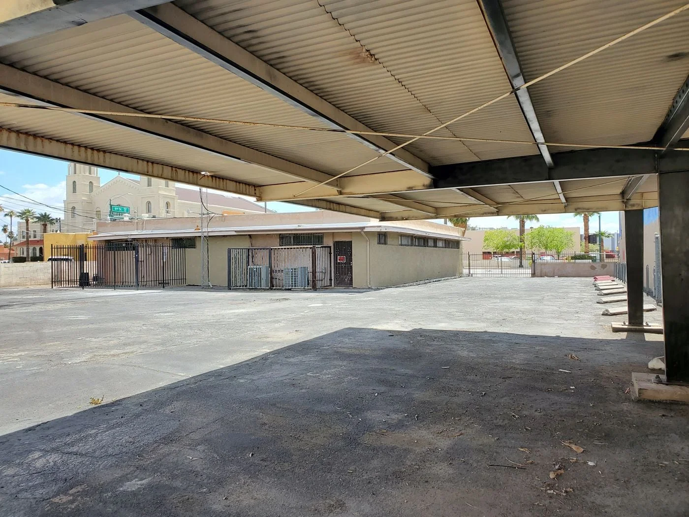 Photo 3 of 824 E Washington Street, Phoenix, AZ 85034