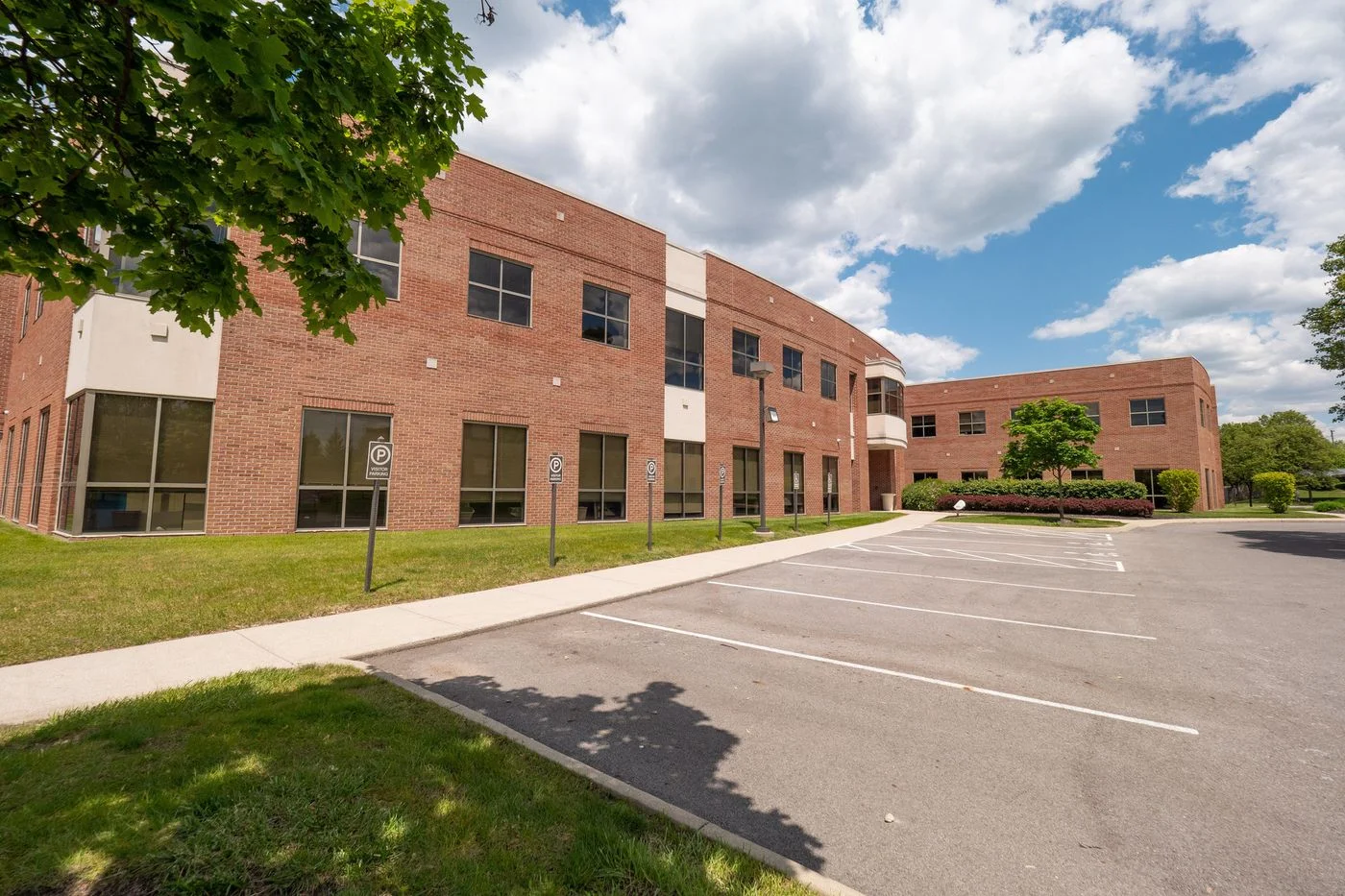 Photo 3 of 690 Taylor Road, Columbus, OH 43230