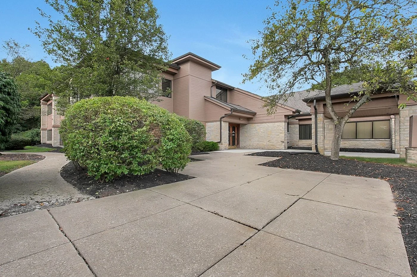 Photo 1 of 8080 Ravines Edge Ct, Columbus, OH 43235