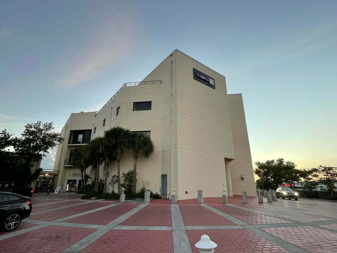 Photo 2 of 1010 Kennedy Dr, Key West, FL 33040