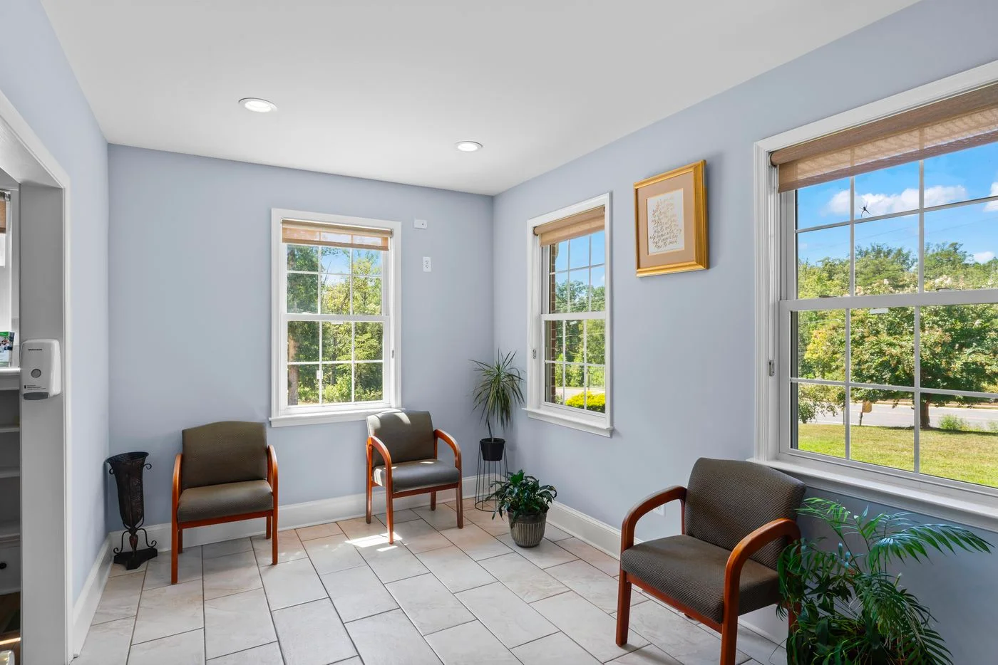 Photo 2 of 412 Cambridge St, Fredericksburg, VA 22405