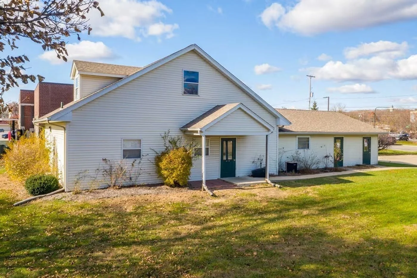 Photo 3 of 3277 West Sterns Road, Lambertville, MI 48144