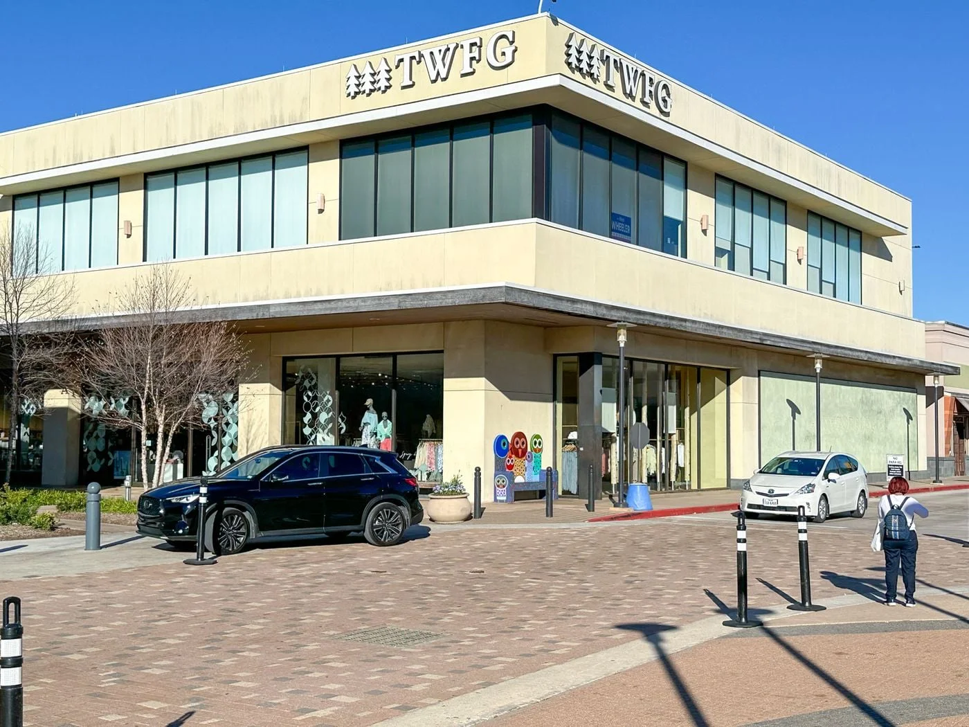 Photo 2 of 1201 Lake Woodlands Drive, The Woodlands, TX 77380