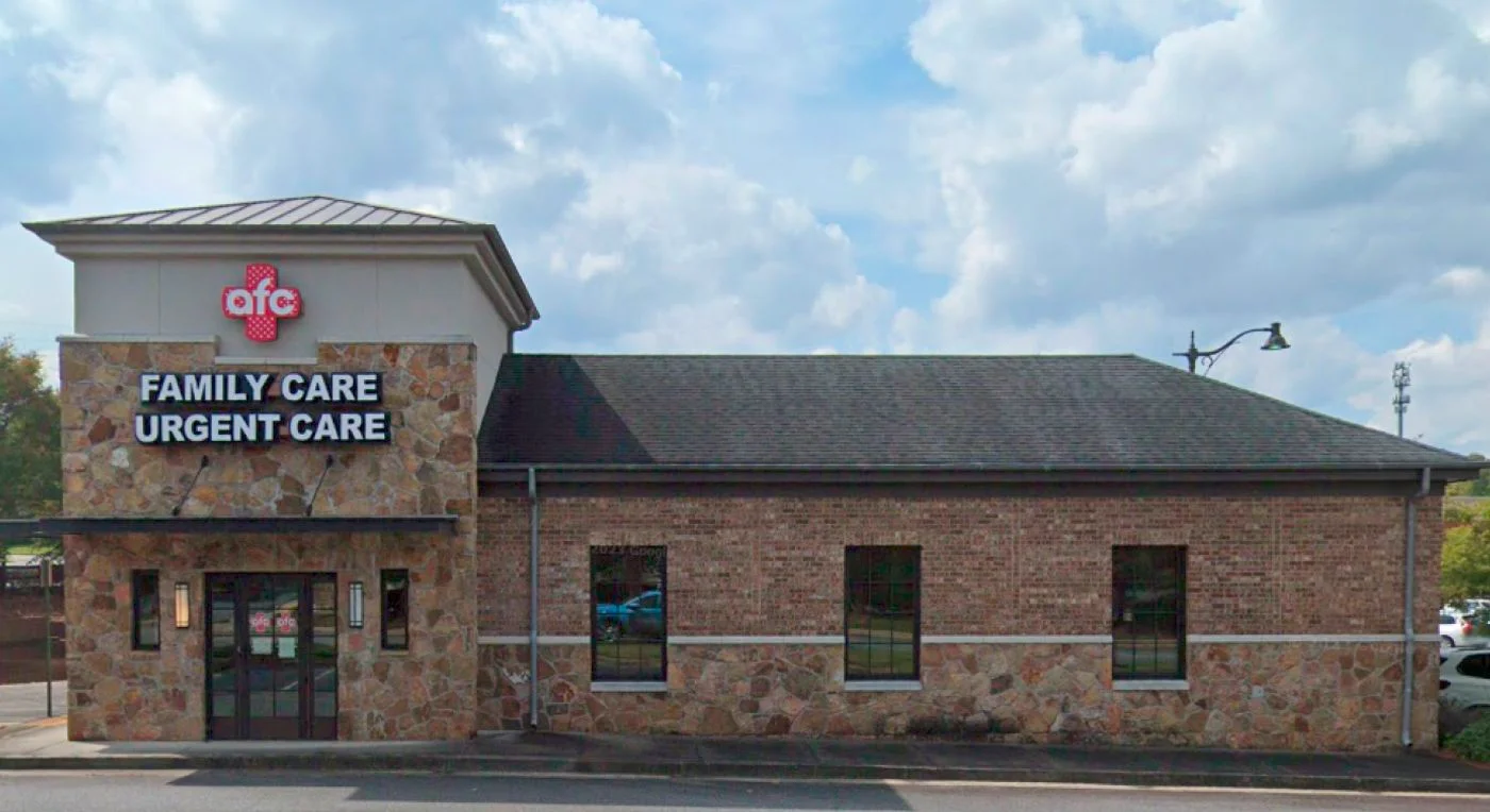 Photo 1 of 1095 Woodstock Rd, Roswell, GA 30075