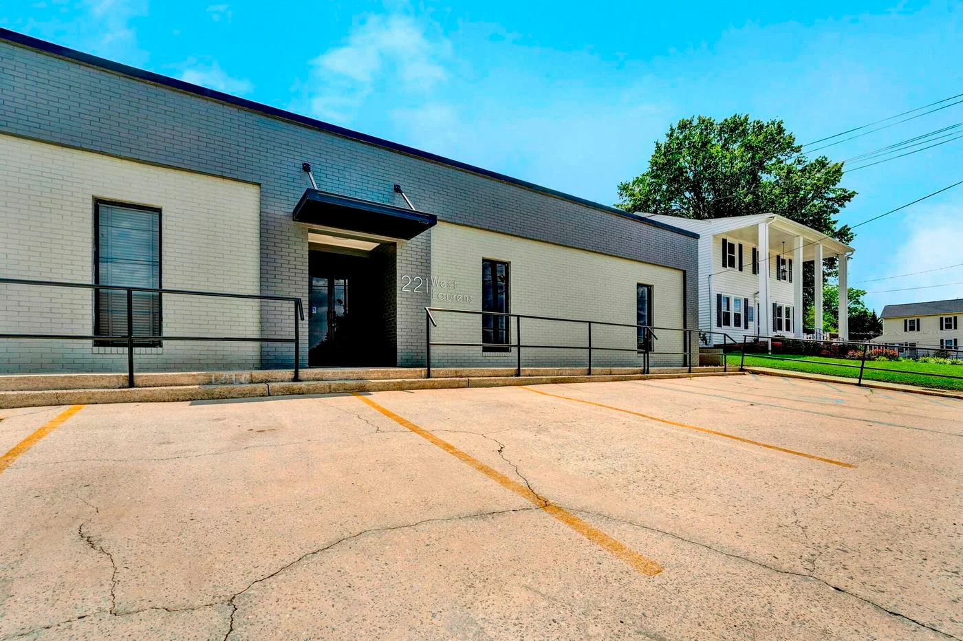 Photo-1 of 221 W Laurens St, Laurens, SC 29360