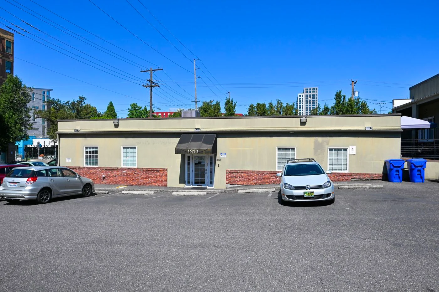 Photo 2 of 1310 SW 17th Ave, Portland, OR 97201