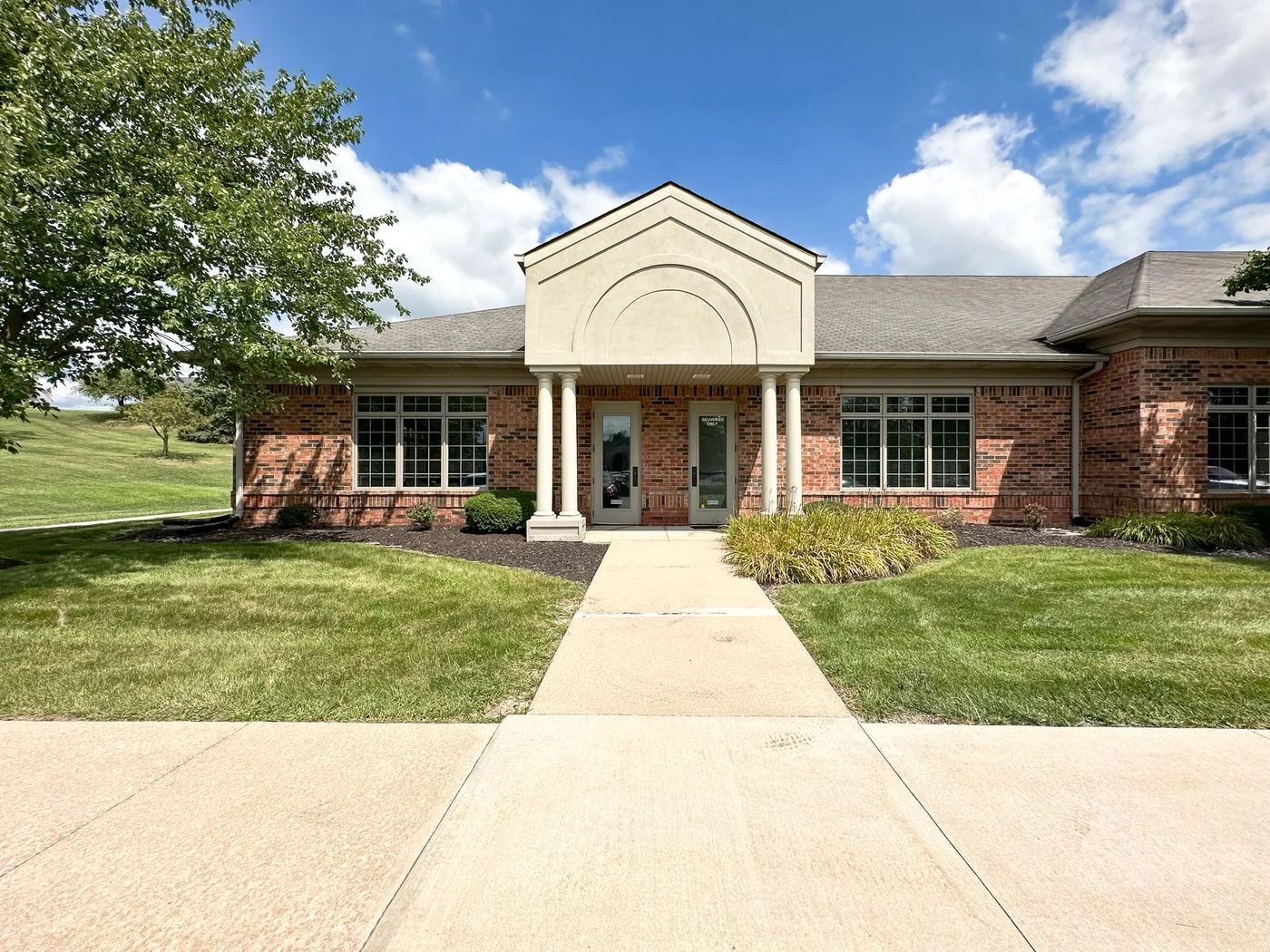 Photo 3 of 901 Chestnut Hills Pkwy, Fort Wayne, IN 46814