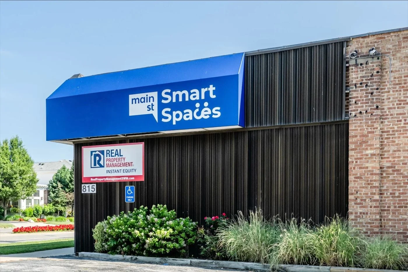 Photo 1 of 815 Main St, Saint Joseph, MI 49085