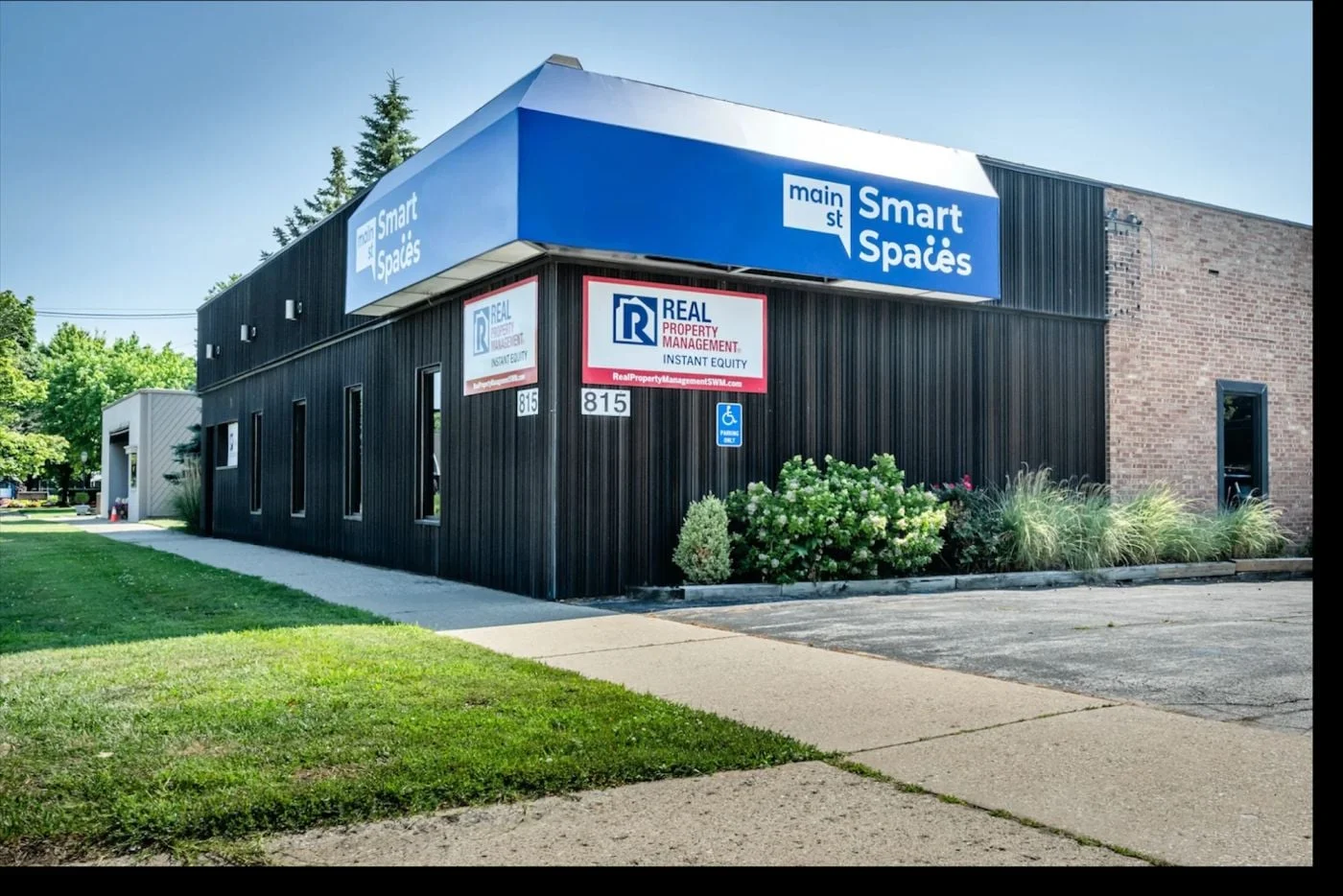 Photo 2 of 815 Main St, Saint Joseph, MI 49085