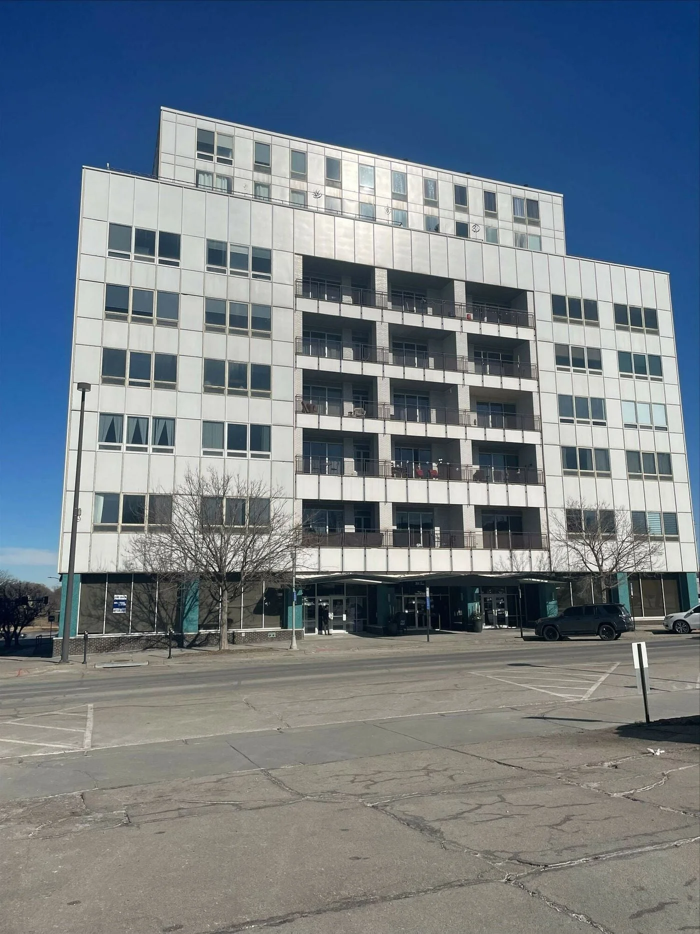 Photo 1 of 3000 Farnam St, Omaha, NE 68131