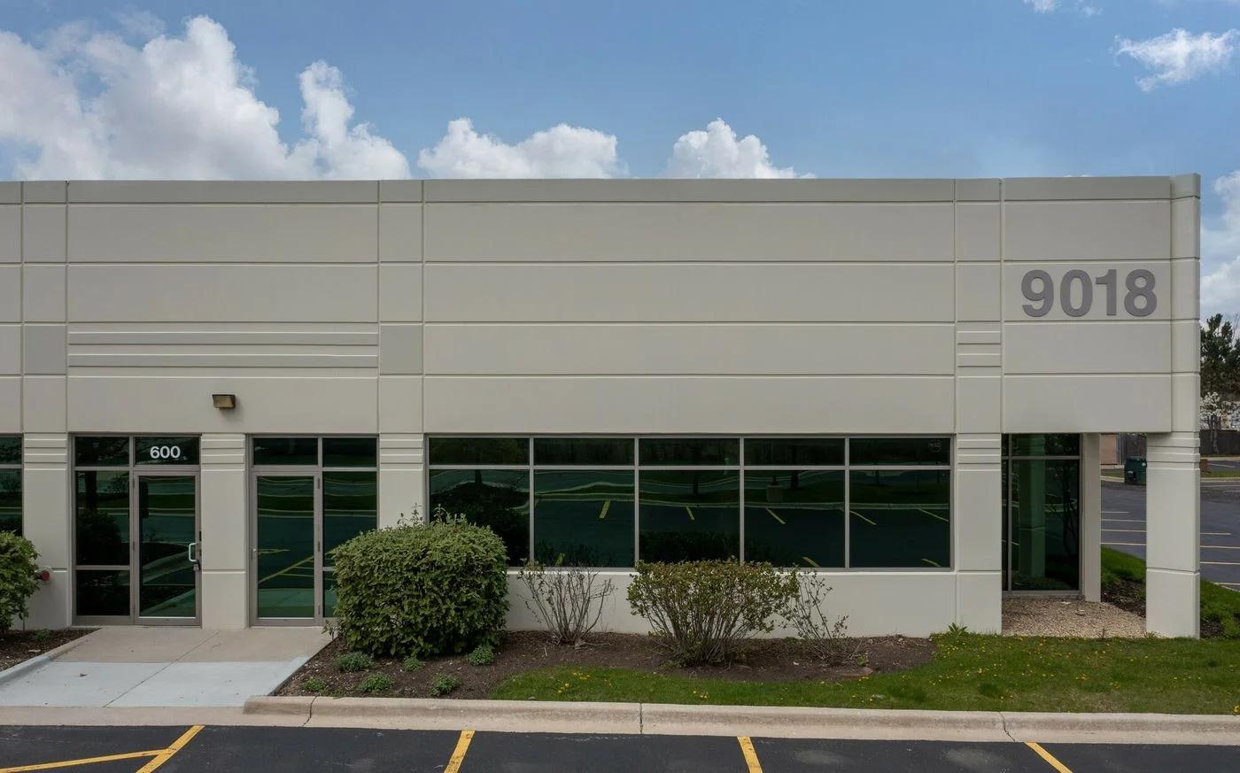 Photo 1 of 9018 Heritage Pkwy, Woodridge, IL 60517