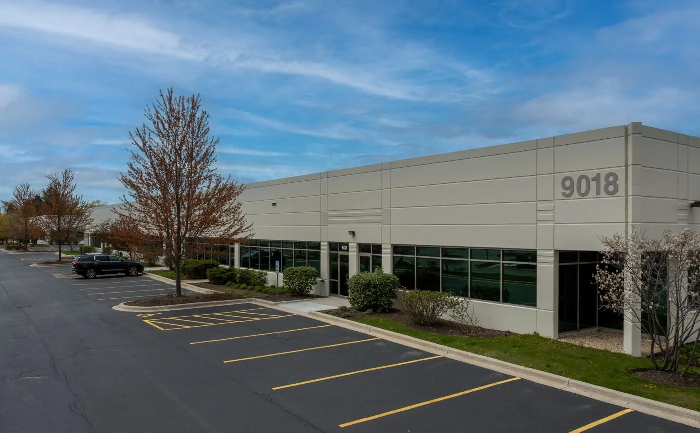 Photo 3 of 9018 Heritage Pkwy, Woodridge, IL 60517