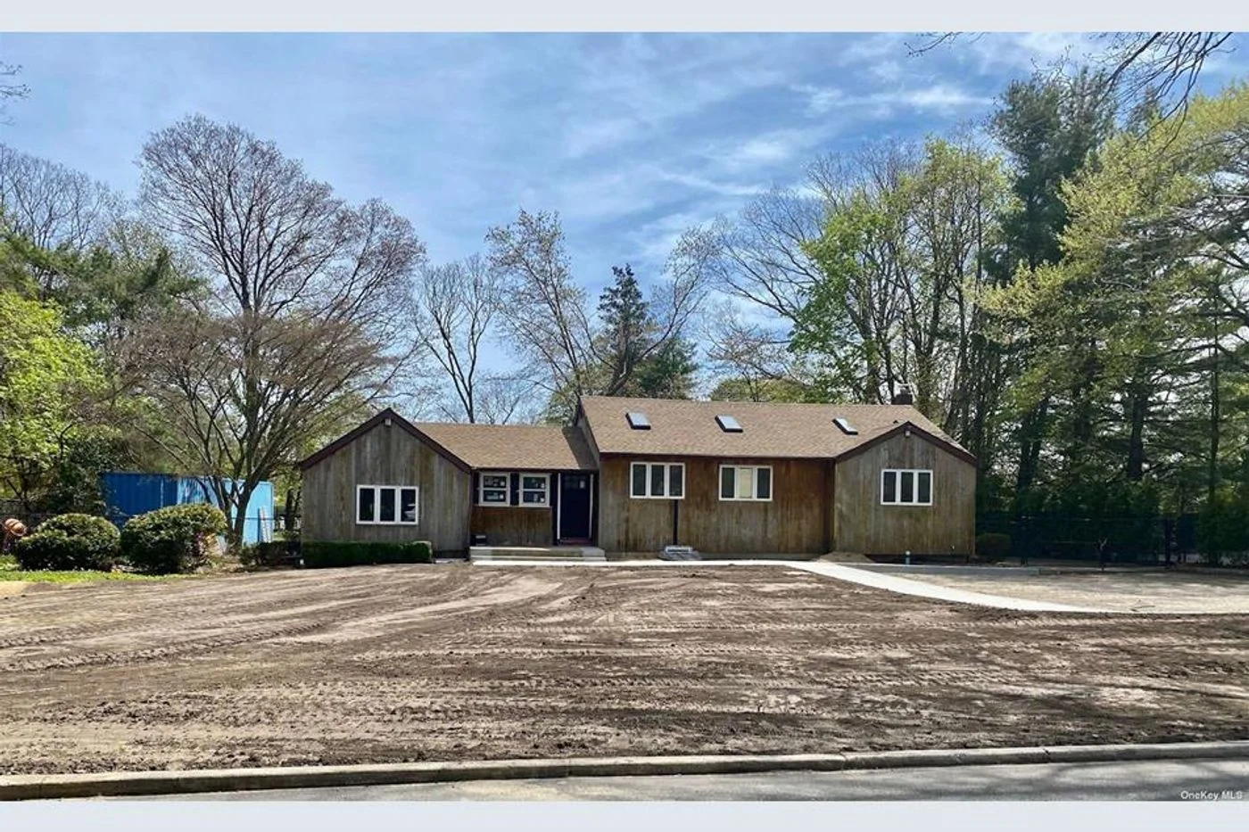 Photo 1 of 1092 Motor Pkwy, Hauppauge, NY 11788