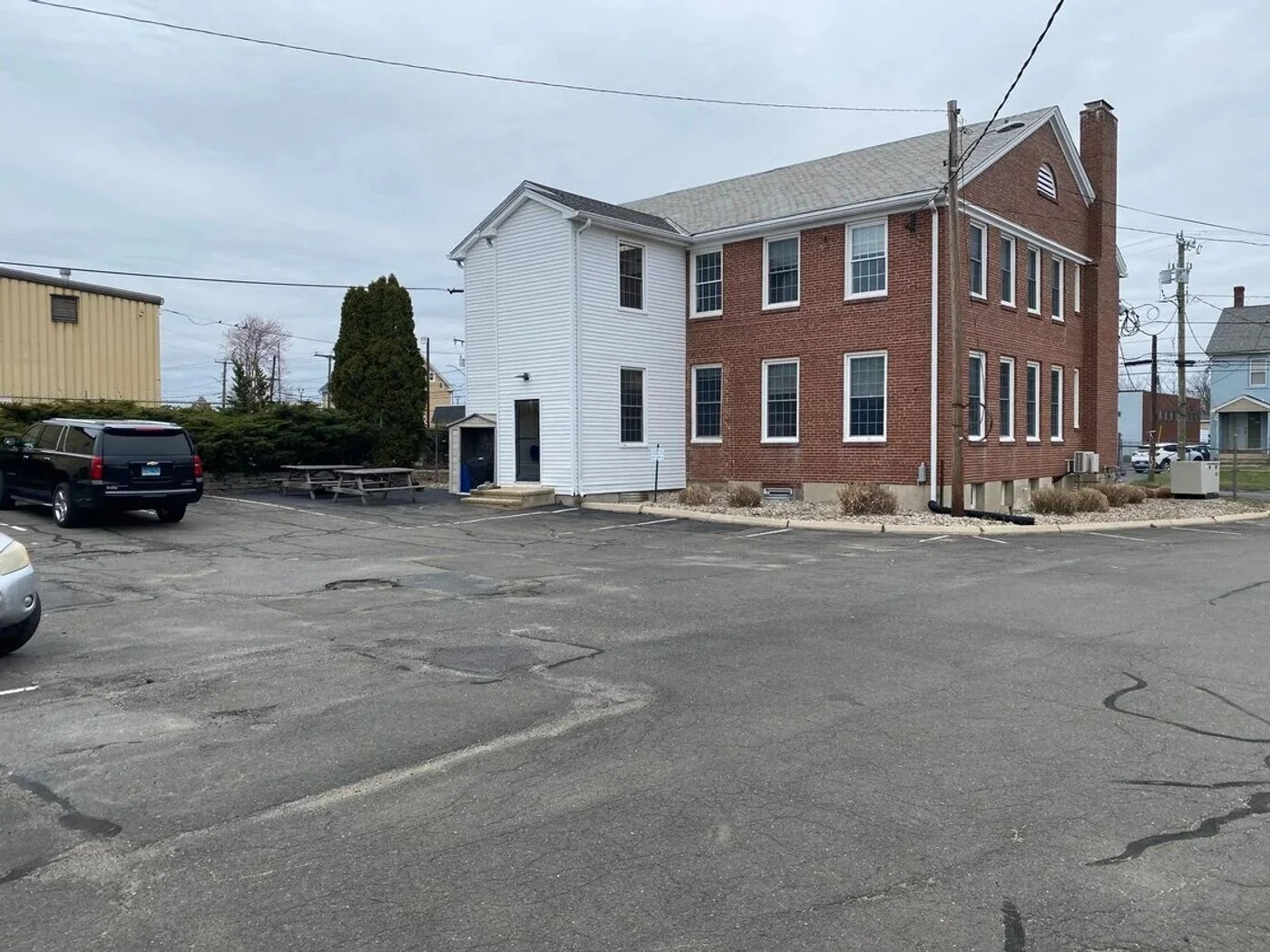 Photo-2 of 675 Oakwood Ave, West Hartford, CT 06110