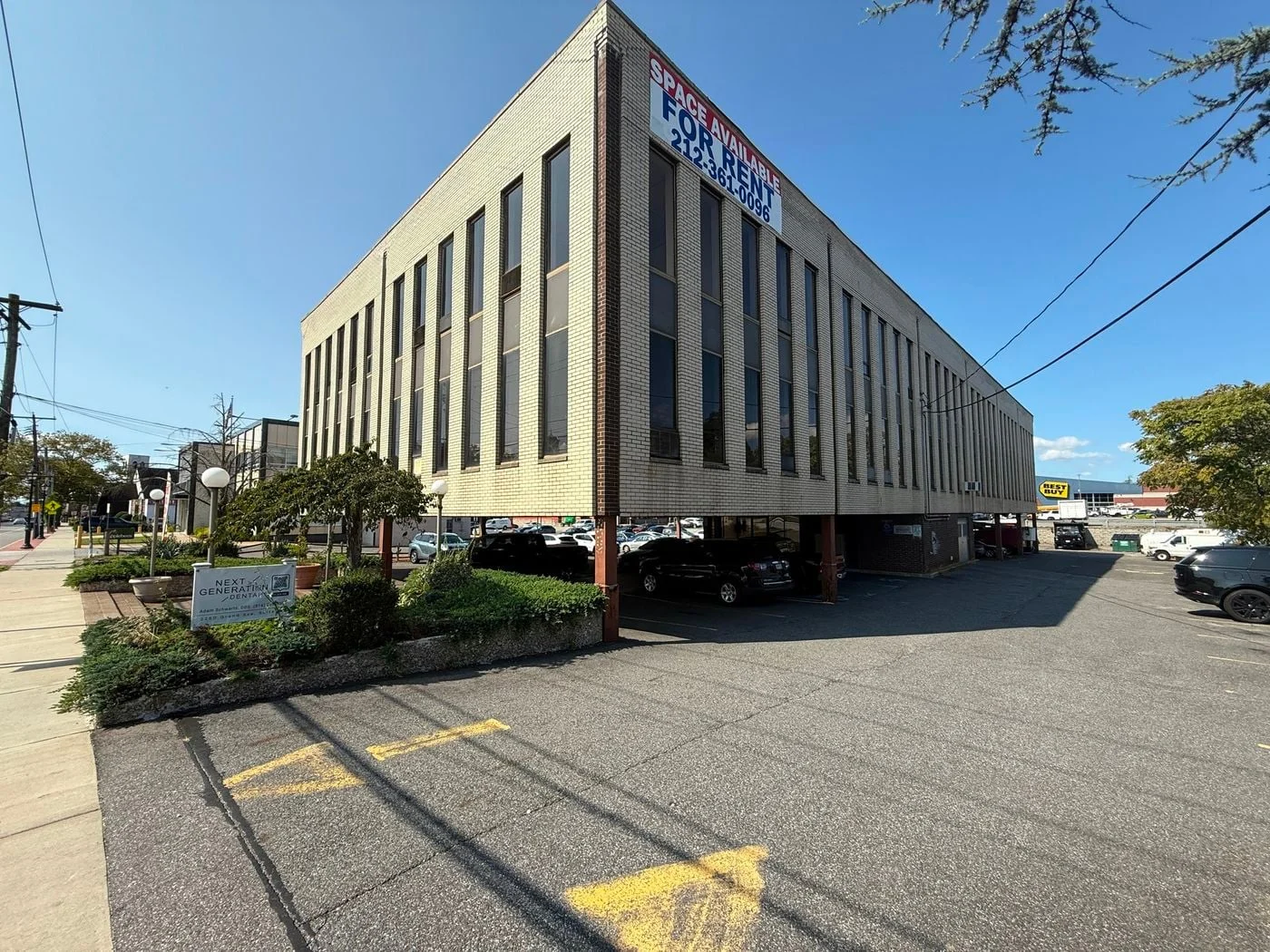 Photo 1 of 2280 Grand Ave, Baldwin, NY 11510