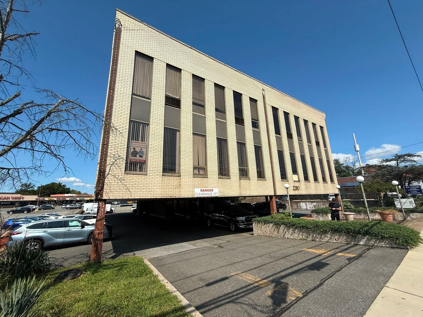 Photo 3 of 2280 Grand Ave, Baldwin, NY 11510