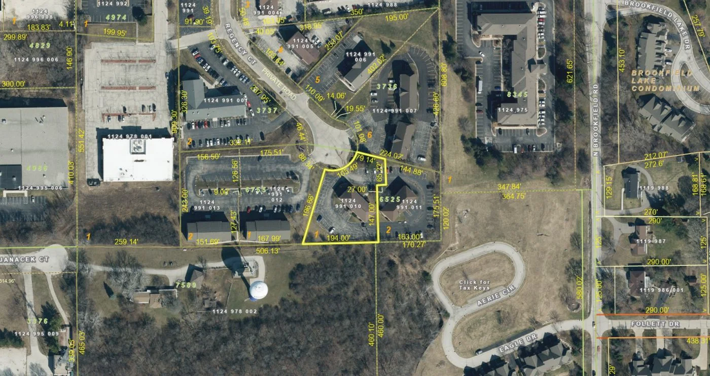 Photo 2 of 200 Regency Ct, Brookfield, WI 53045