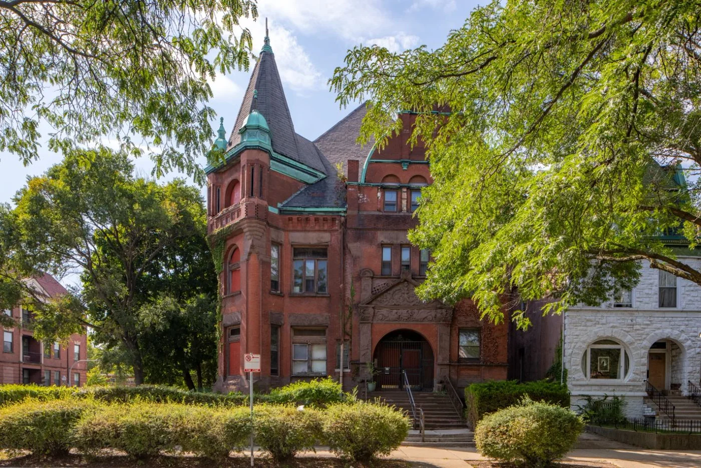 Photo 1 of 3656 S King Dr, Chicago, IL 60653