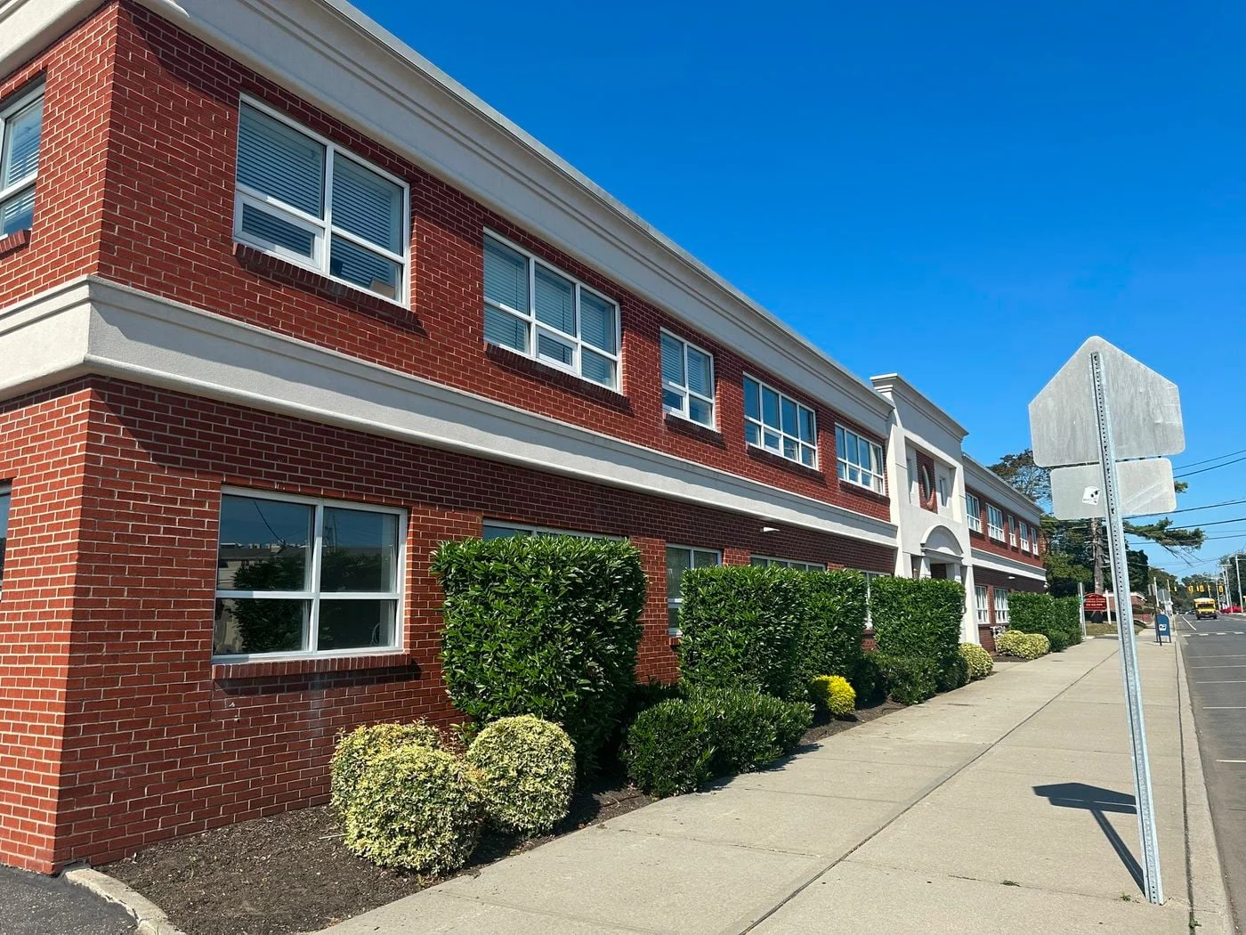 Photo 2 of 31 Oak St, Patchogue, NY 11772