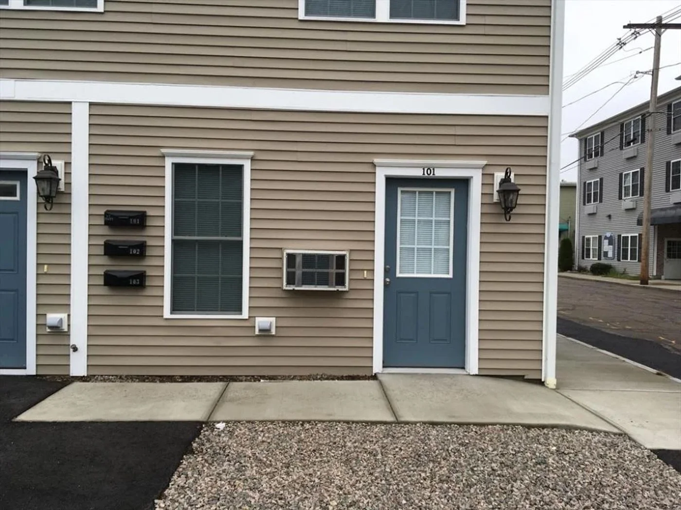 Photo 2 of 17 Pratt St, Mansfield, MA 02048