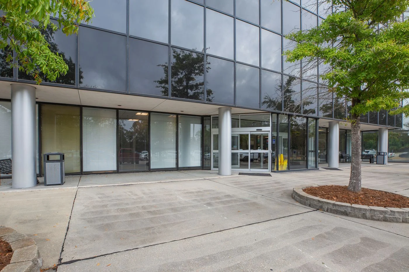 Photo 3 of 2014 West Pinhook Road, Lafayette, LA 70508