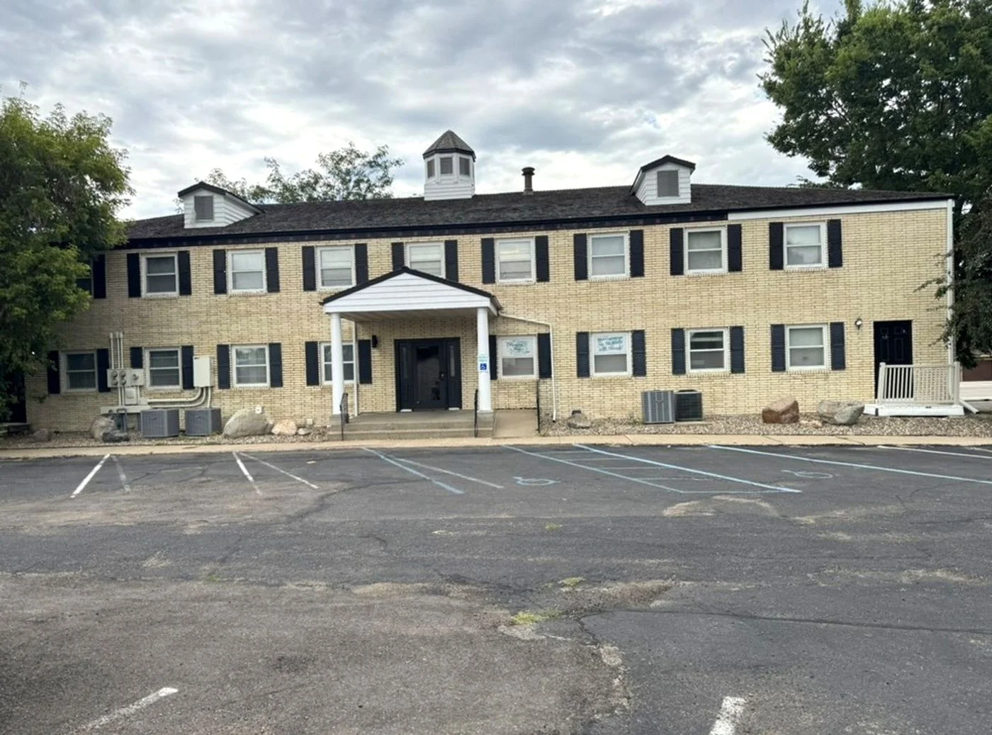 Photo 1 of 1102 S Washington St, Bismarck, ND 58504