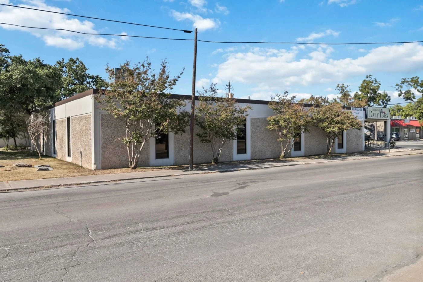 Photo 3 of 429 Jefferson St, Kerrville, TX 78028