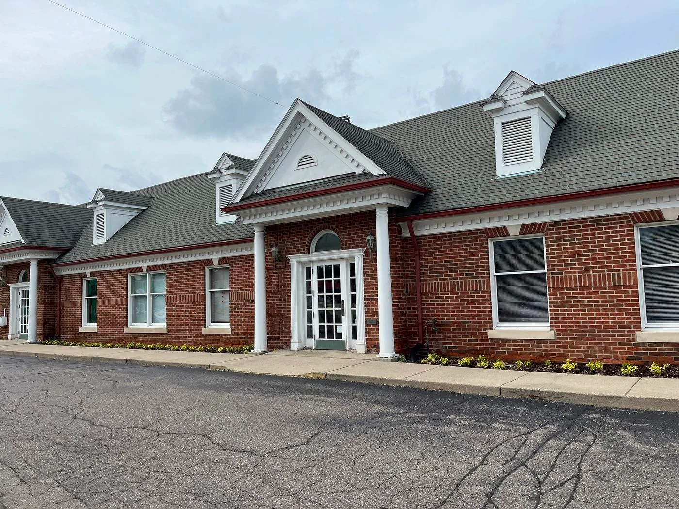 Photo 1 of 27332 Woodward Avenue, Royal Oak, MI 48067