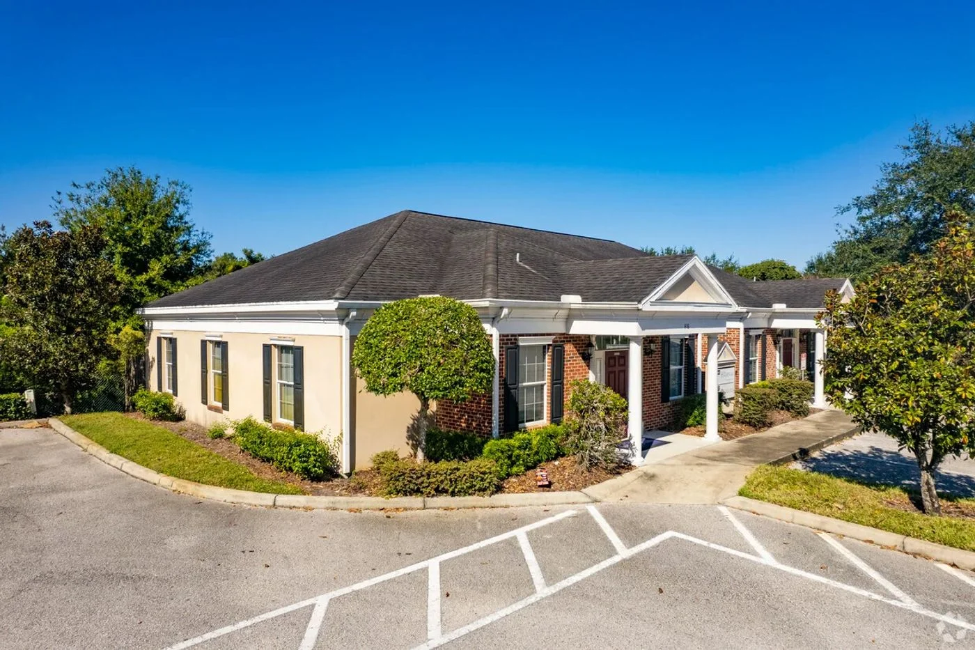 Photo 2 of 1422 Bloomingdale Ave, Valrico, FL 33596