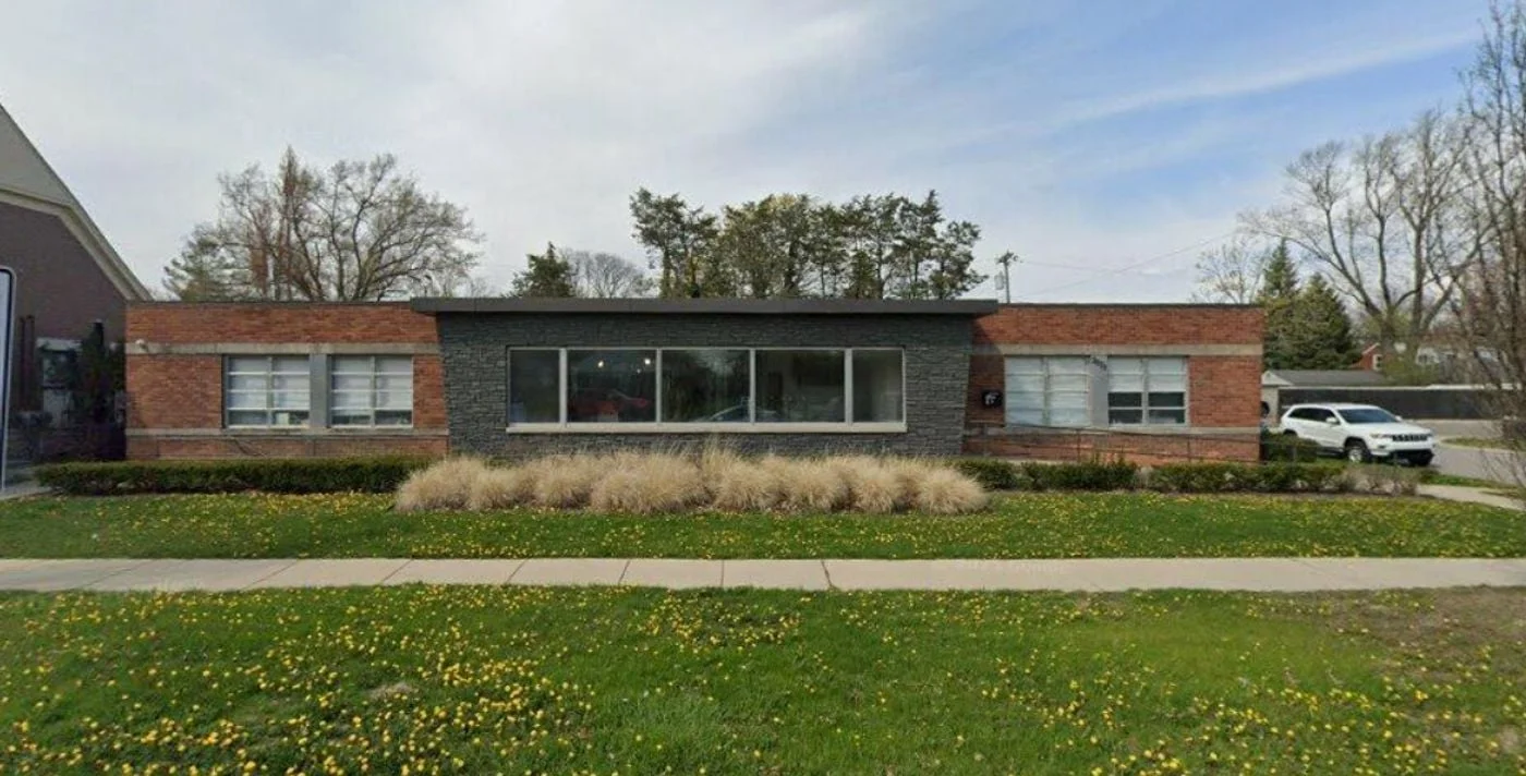 Photo 2 of 2075 E 14 Mile Rd, Birmingham, MI 48009