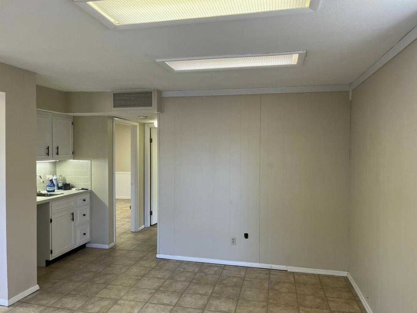 Photo 3 of 2491 Sycamore Ln, West Lafayette, IN 47906