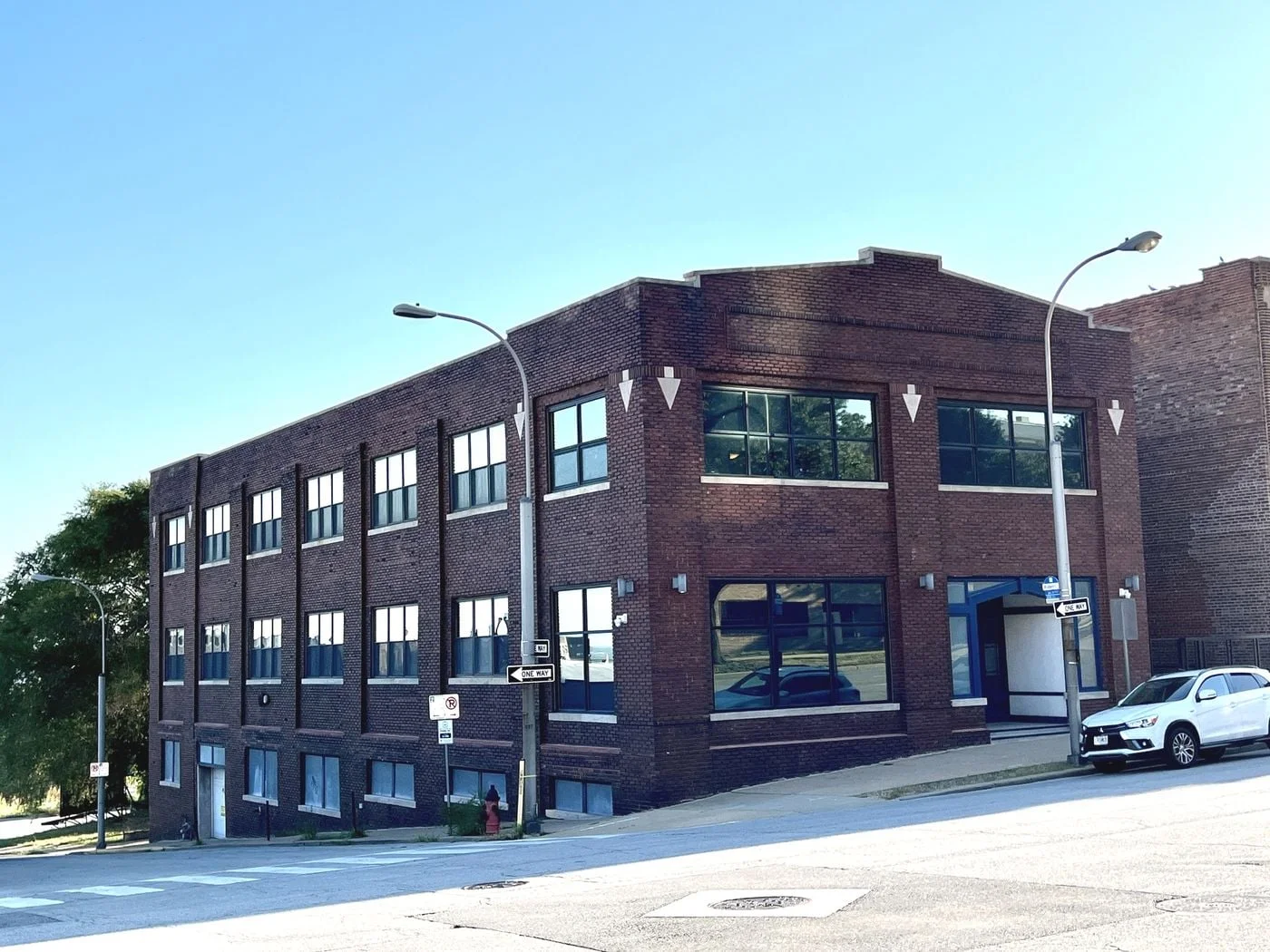 Photo 1 of 400 Admiral Boulevard, Kansas City, MO 64106