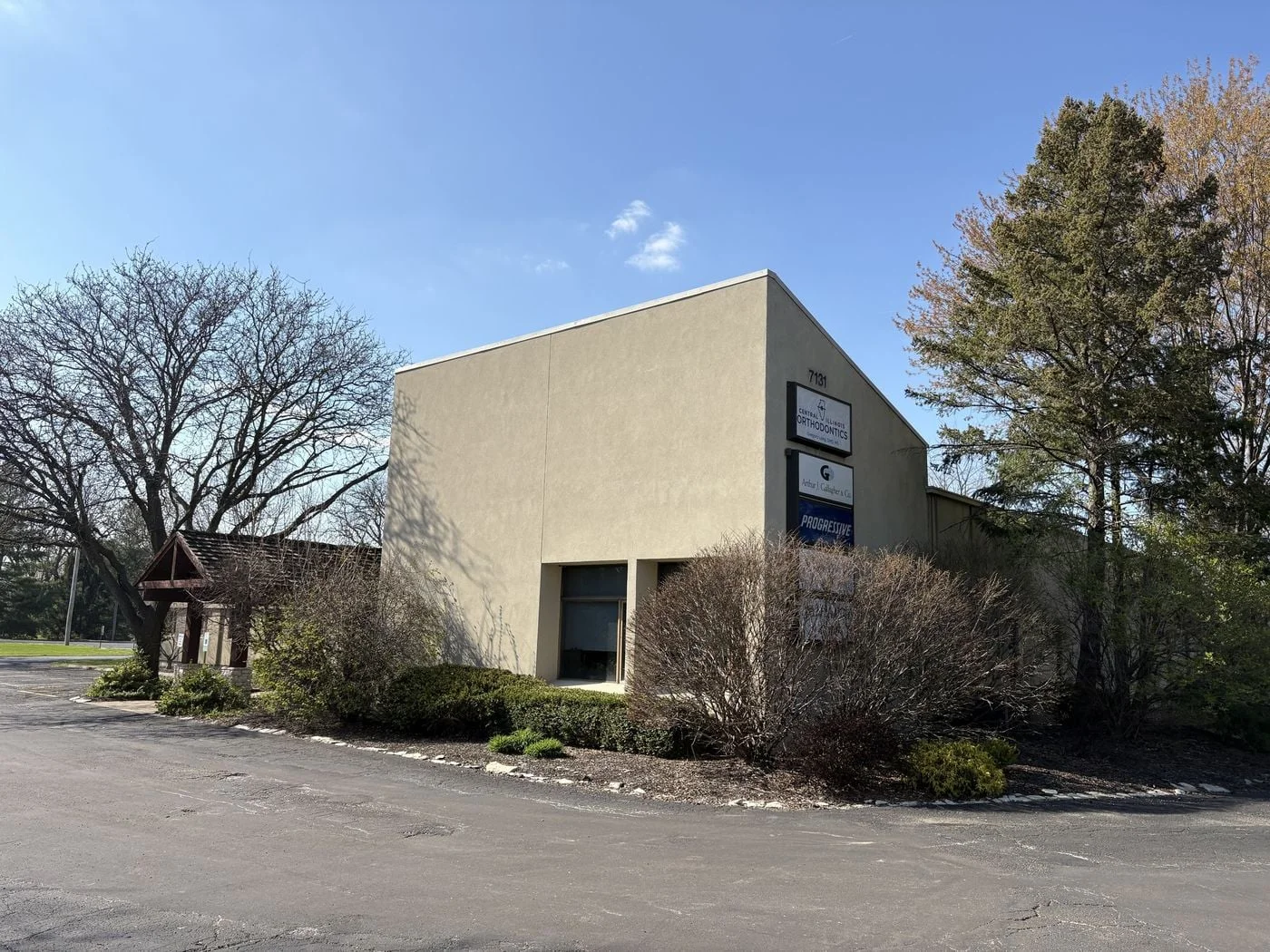 Photo 1 of 7131 N Knoxville Ave, Peoria, IL 61614