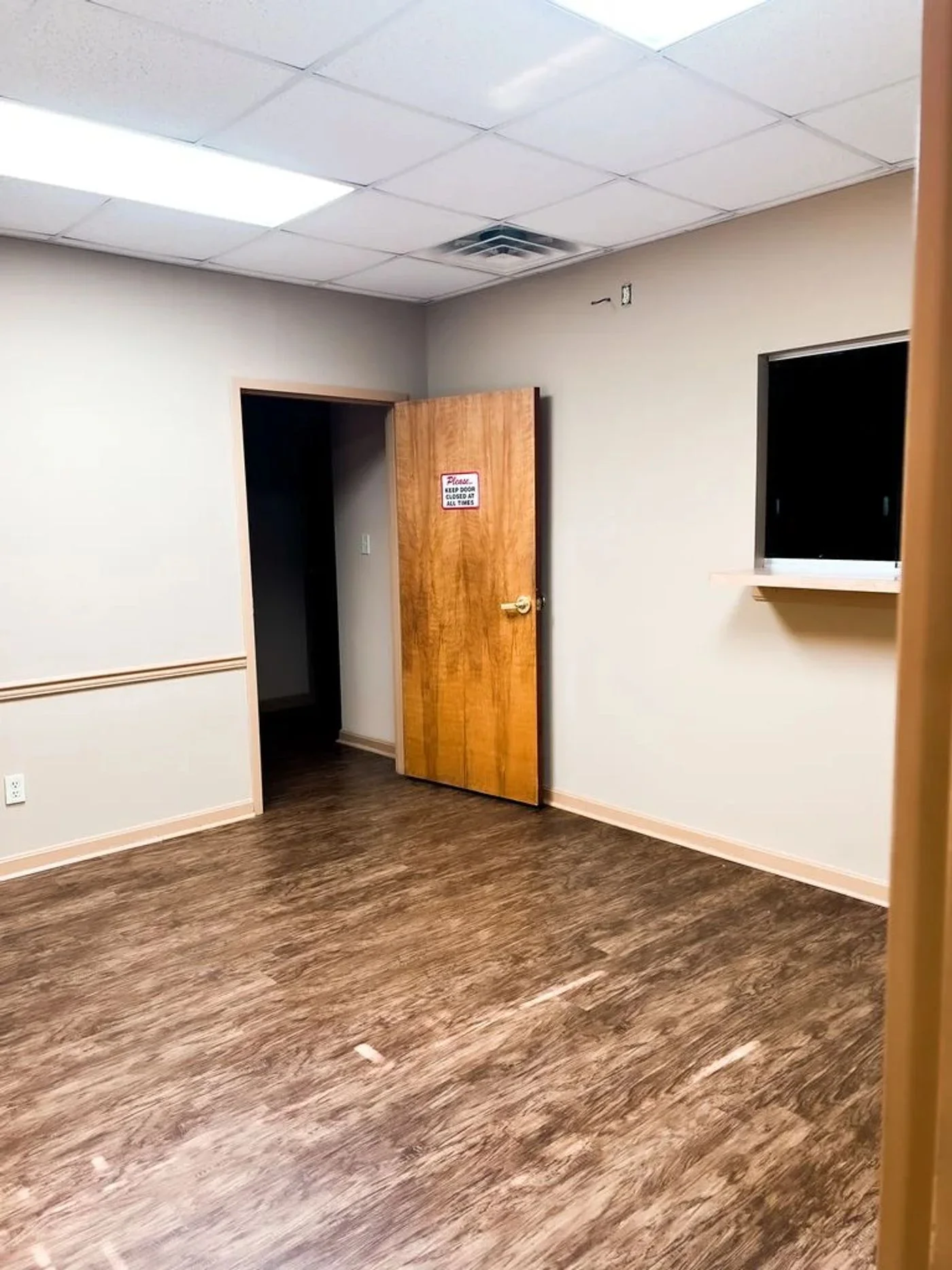 Photo 3 of 10629 Henning Way, Louisville, KY 40241